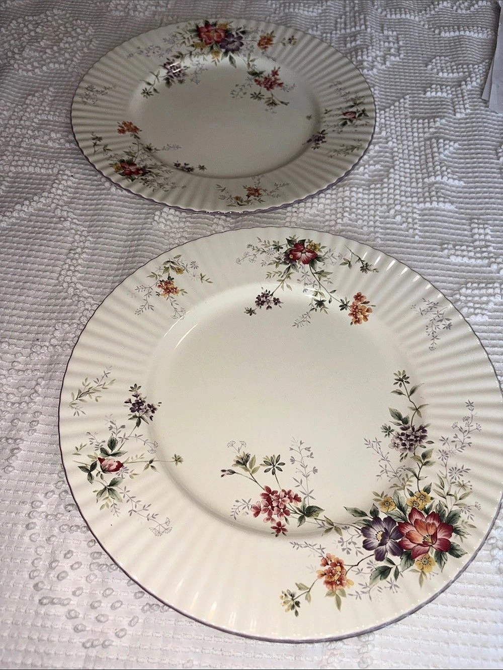 Mikasa Park Lane SET OF 2 Dinner Plates Lovely Design SET D